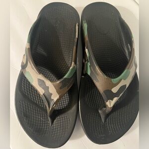 Oofos black and green camouflage